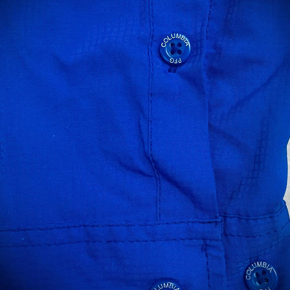 Columbia Blue Casual Button Down Shirt. Size L. Like New! - Picture 3 of 3